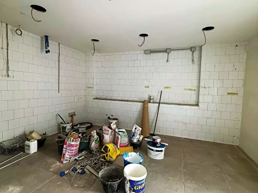 Immagine 6 di Negozio in affitto  a Afragola