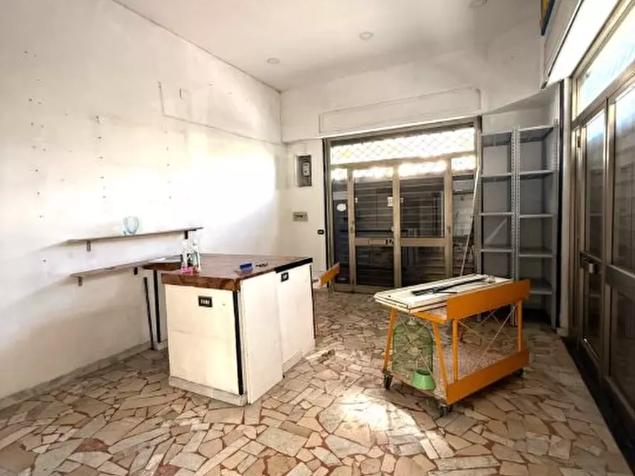 Immagine 6 di Negozio in affitto  a Casoria