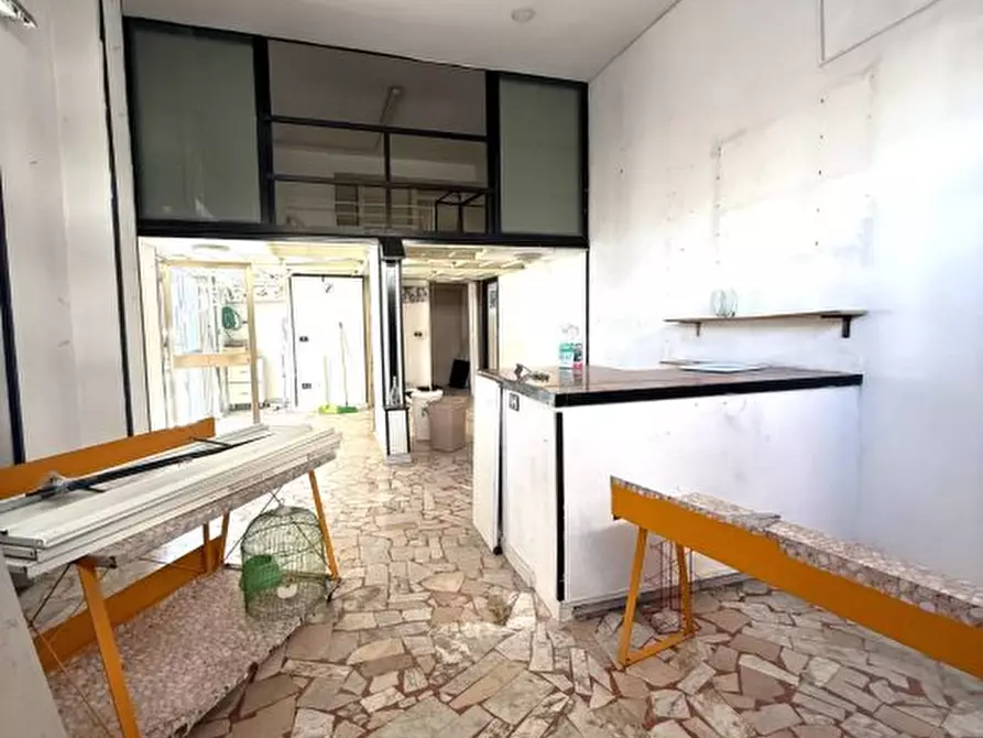 Immagine 3 di Negozio in affitto  a Casoria