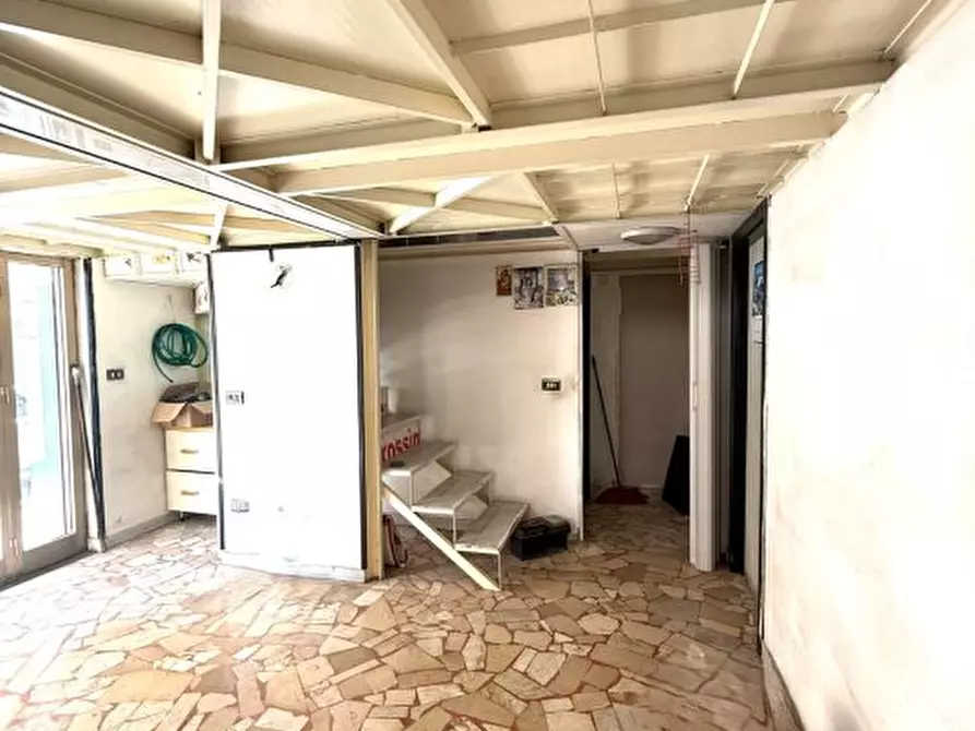 Immagine 7 di Negozio in affitto  a Casoria