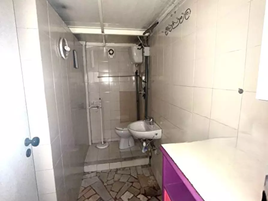 Immagine 8 di Negozio in affitto  a Casoria