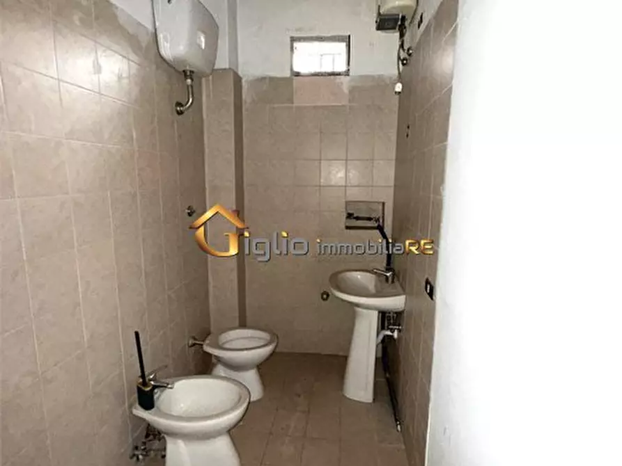 Immagine 5 di Negozio in affitto  a Caivano