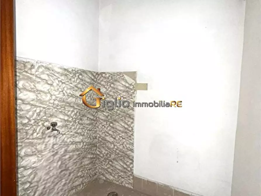 Immagine 4 di Negozio in affitto  a Caivano