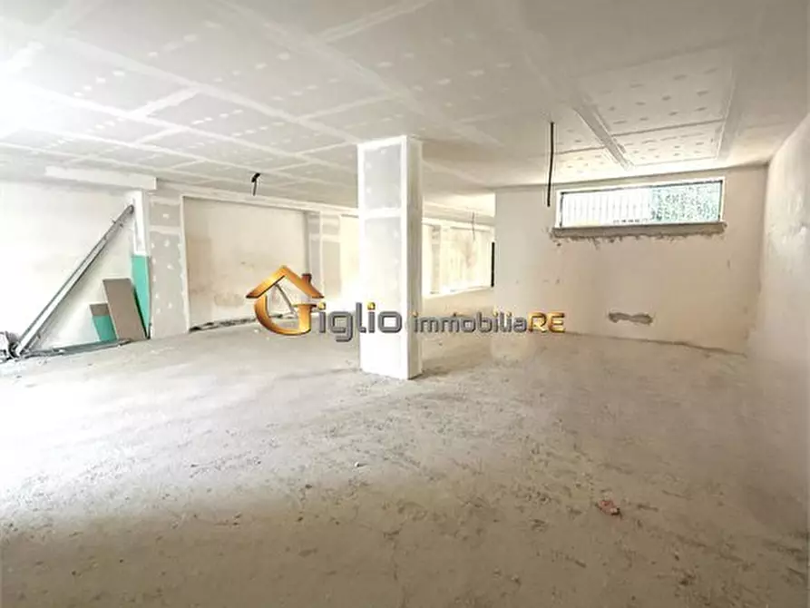 Immagine 5 di Negozio in affitto  a Cardito