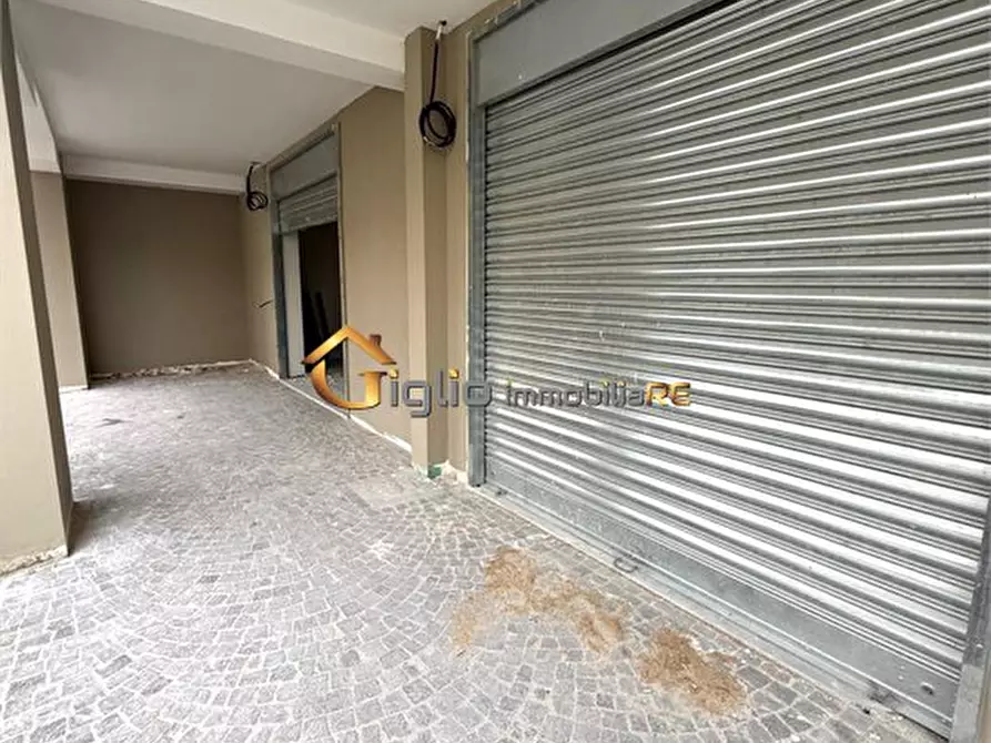 Immagine 6 di Negozio in affitto  a Cardito