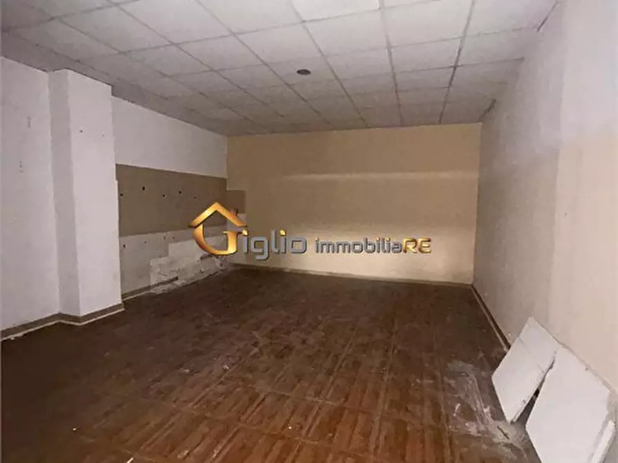 Immagine 4 di Negozio in affitto  a Afragola