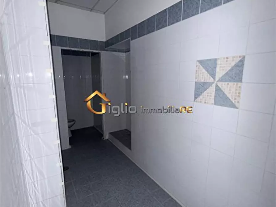 Immagine 5 di Negozio in affitto  a Afragola