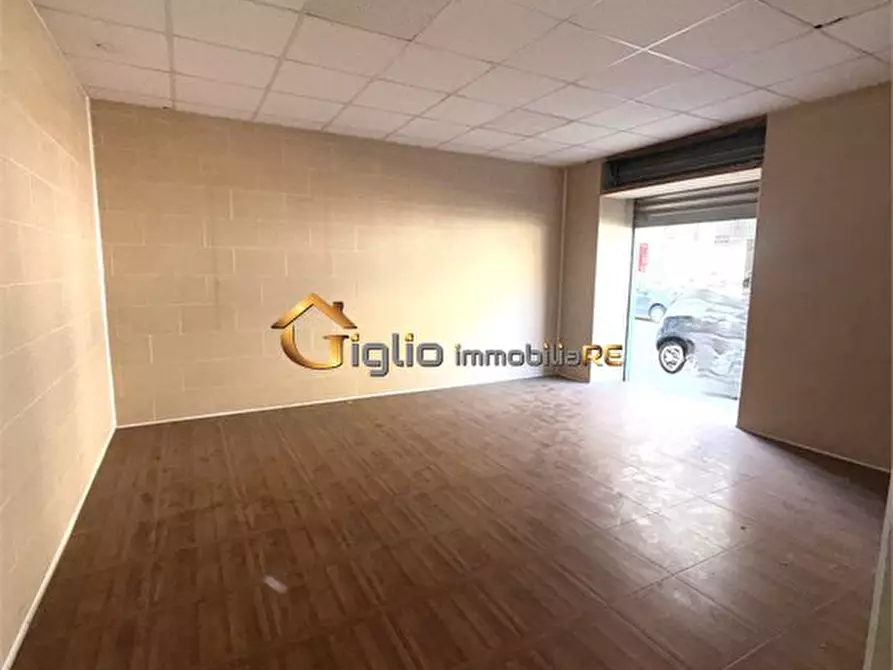 Immagine 2 di Negozio in affitto  a Afragola