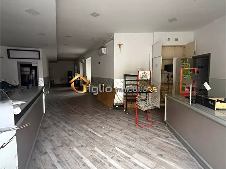 Immagine 3 di Negozio in affitto  a Afragola