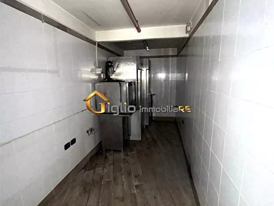 Immagine 8 di Negozio in affitto  a Afragola