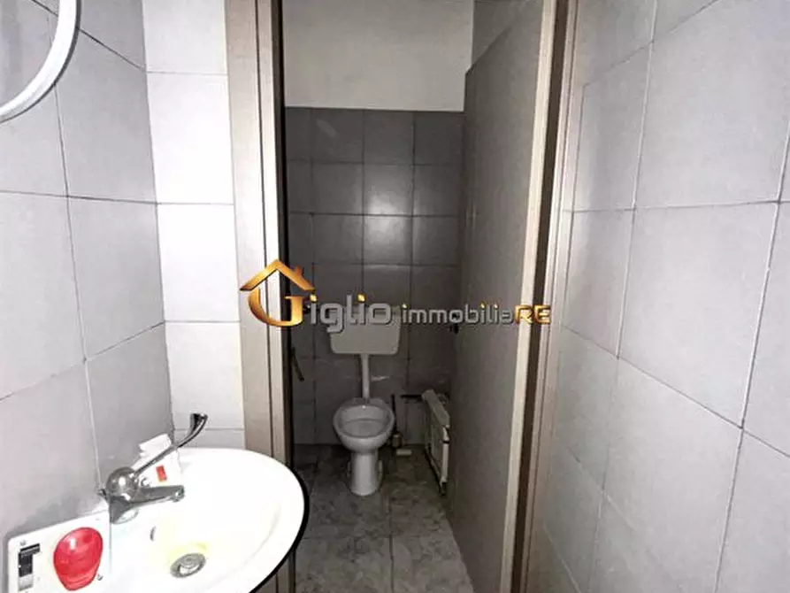 Immagine 10 di Negozio in affitto  a Afragola