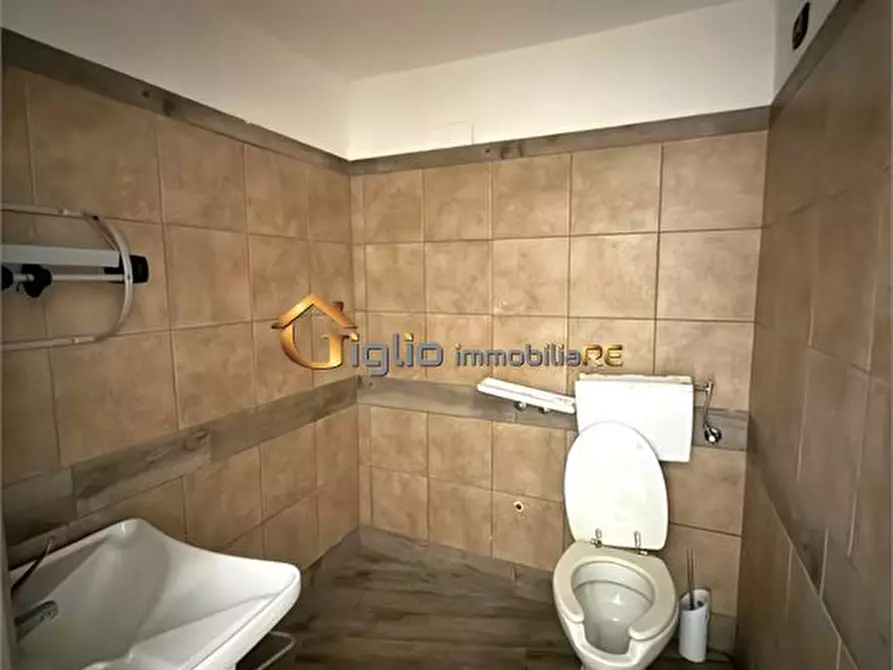 Immagine 9 di Negozio in affitto  a Afragola