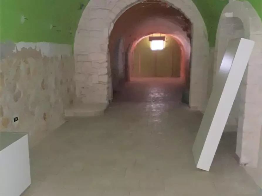 Immagine 3 di Negozio in affitto  a Capurso