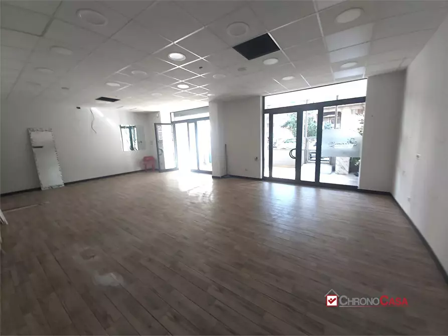 Immagine 6 di Negozio in affitto  a Messina