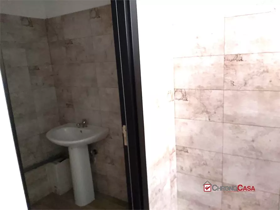 Immagine 6 di Negozio in affitto  a Messina