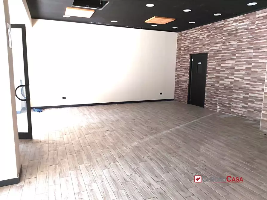 Immagine 7 di Negozio in affitto  a Messina