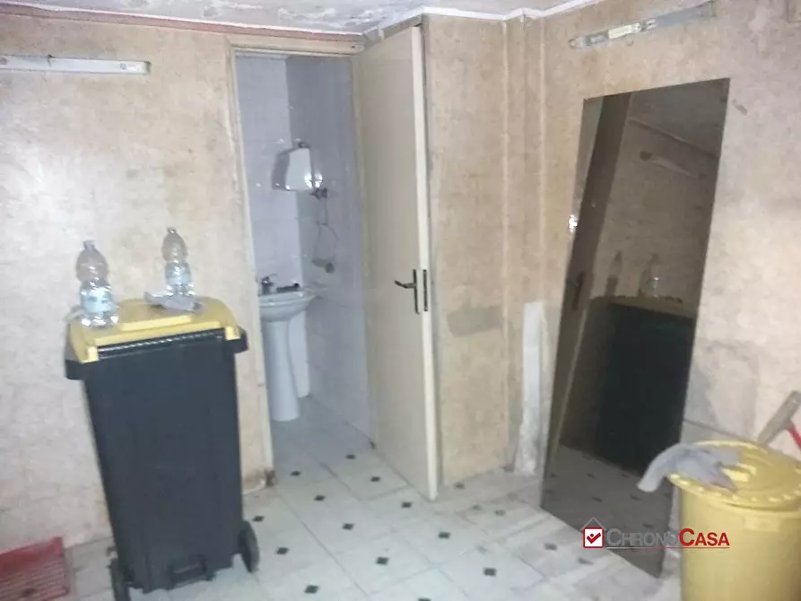 Immagine 10 di Negozio in affitto  a Messina