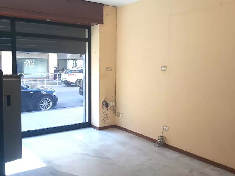 Immagine 5 di Negozio in affitto  a Messina