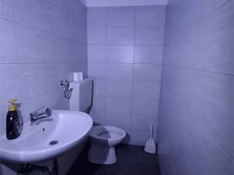 Immagine 10 di Negozio in affitto  140 a Messina