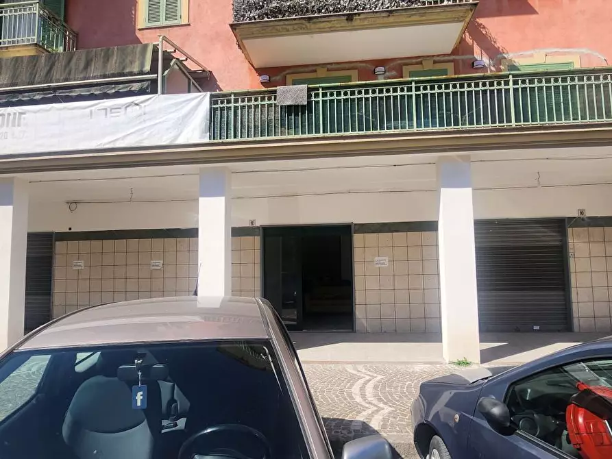 Immagine 2 di Negozio in affitto  a Casoria