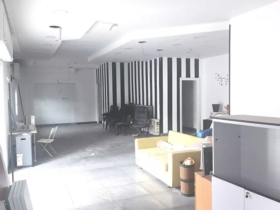 Immagine 8 di Negozio in affitto  a Casoria