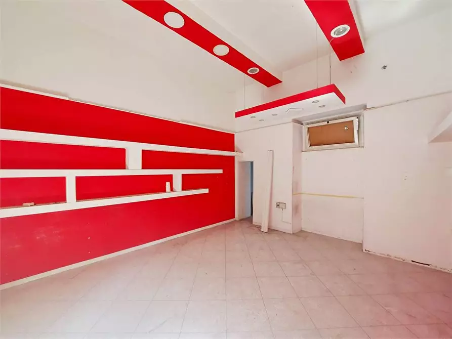 Immagine 5 di Negozio in affitto  64 a Afragola