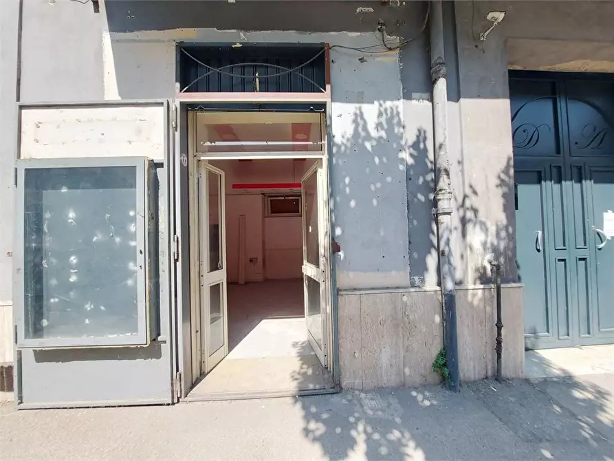 Immagine 9 di Negozio in affitto  64 a Afragola