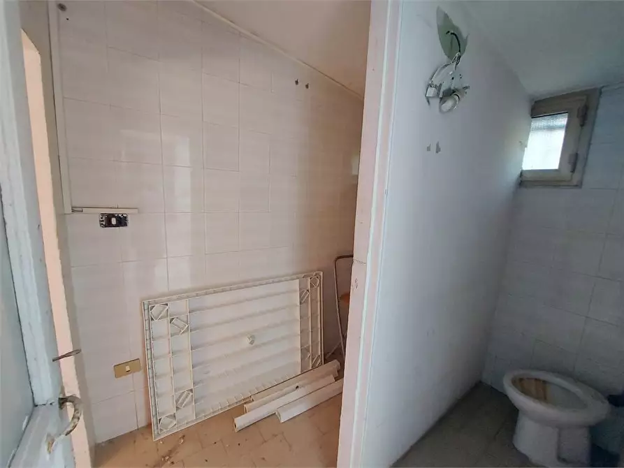 Immagine 7 di Negozio in affitto  64 a Afragola