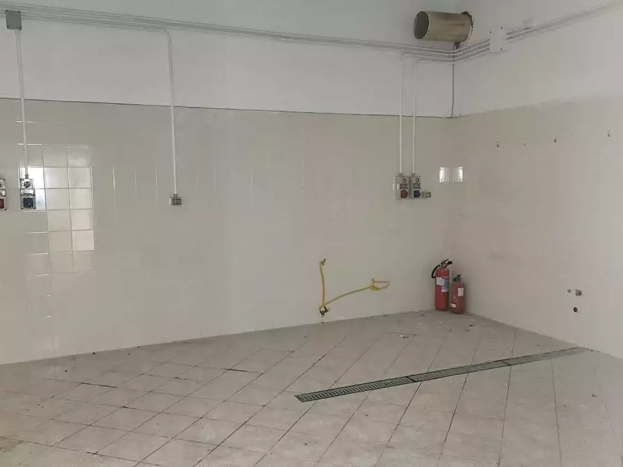 Immagine 8 di Negozio in affitto  7 a Afragola