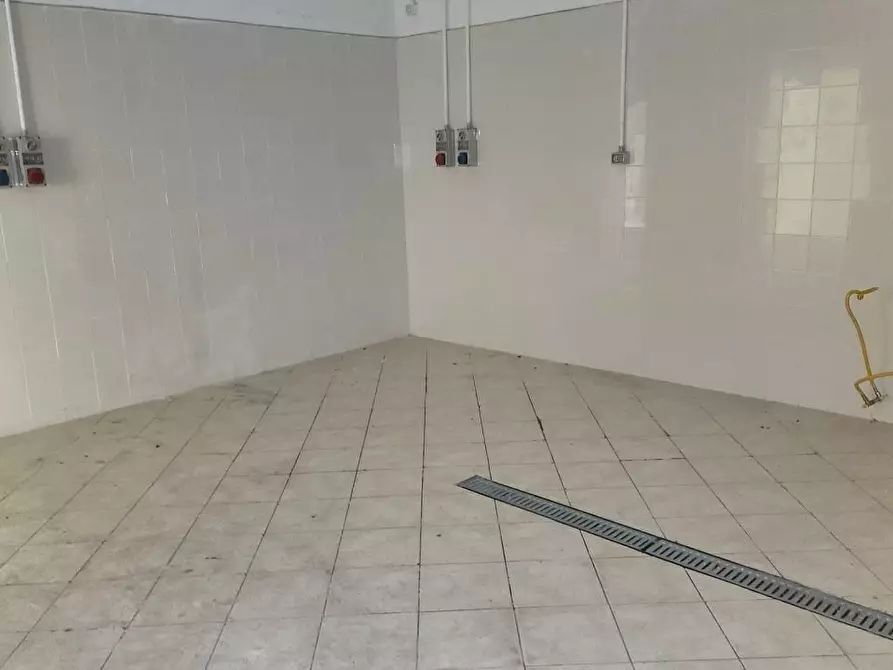 Immagine 9 di Negozio in affitto  7 a Afragola