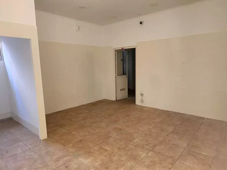 Immagine 5 di Negozio in affitto  7 a Afragola