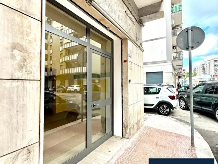 Immagine 1 di Negozio in affitto  43 a Taranto