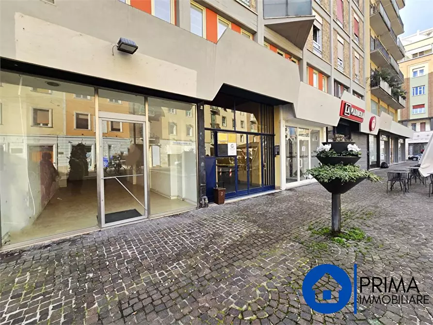 Immagine 10 di Negozio in affitto  a Terni