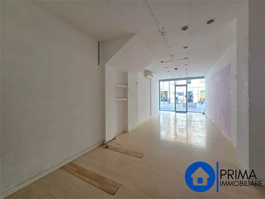 Immagine 4 di Negozio in affitto  a Terni