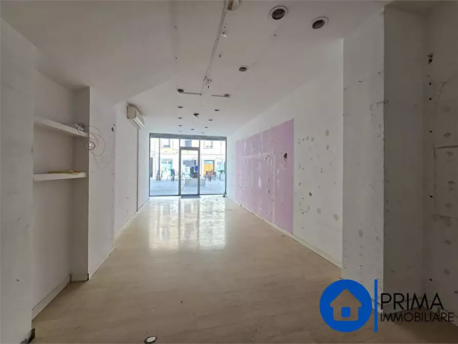 Immagine 3 di Negozio in affitto  a Terni