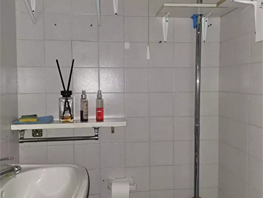 Immagine 10 di Negozio in affitto  a Terni