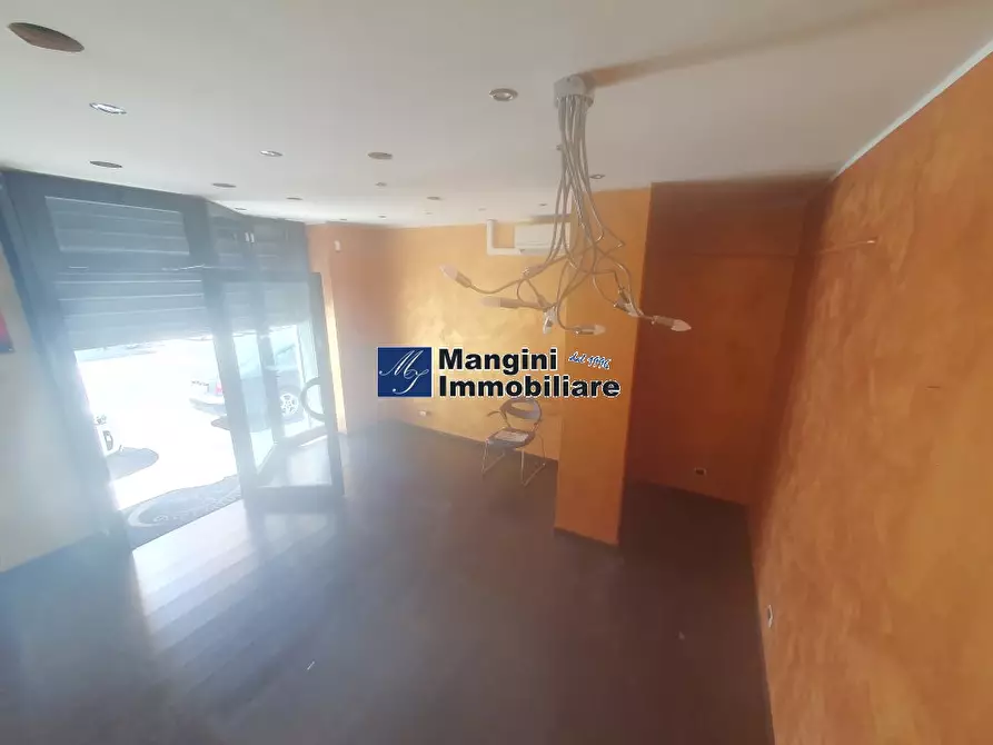 Immagine 6 di Negozio in affitto  a Livorno