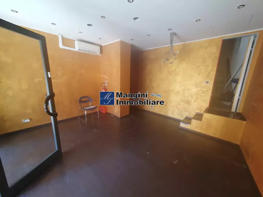 Immagine 2 di Negozio in affitto  a Livorno