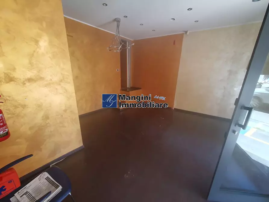 Immagine 3 di Negozio in affitto  a Livorno