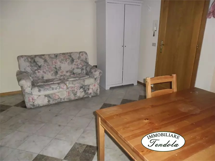 Immagine 2 di Loft/Open space in affitto  a Carrara