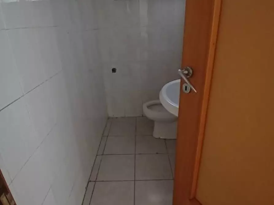 Immagine 6 di Negozio in affitto  a Casalnuovo Di Napoli