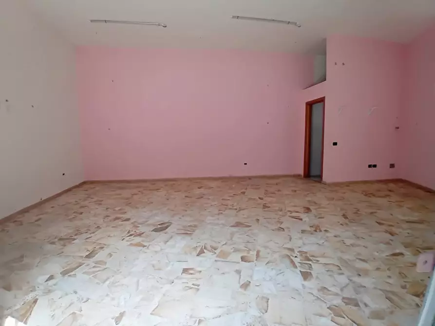 Immagine 3 di Negozio in affitto  a Casalnuovo Di Napoli