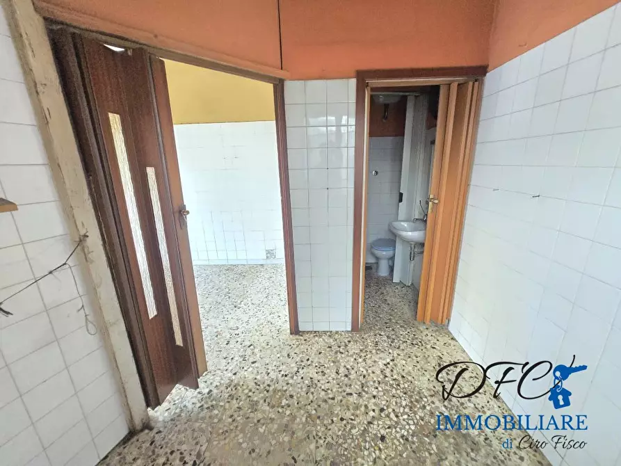 Immagine 6 di Negozio in affitto  a Afragola