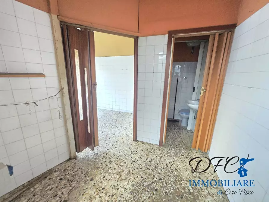 Immagine 4 di Negozio in affitto  a Afragola