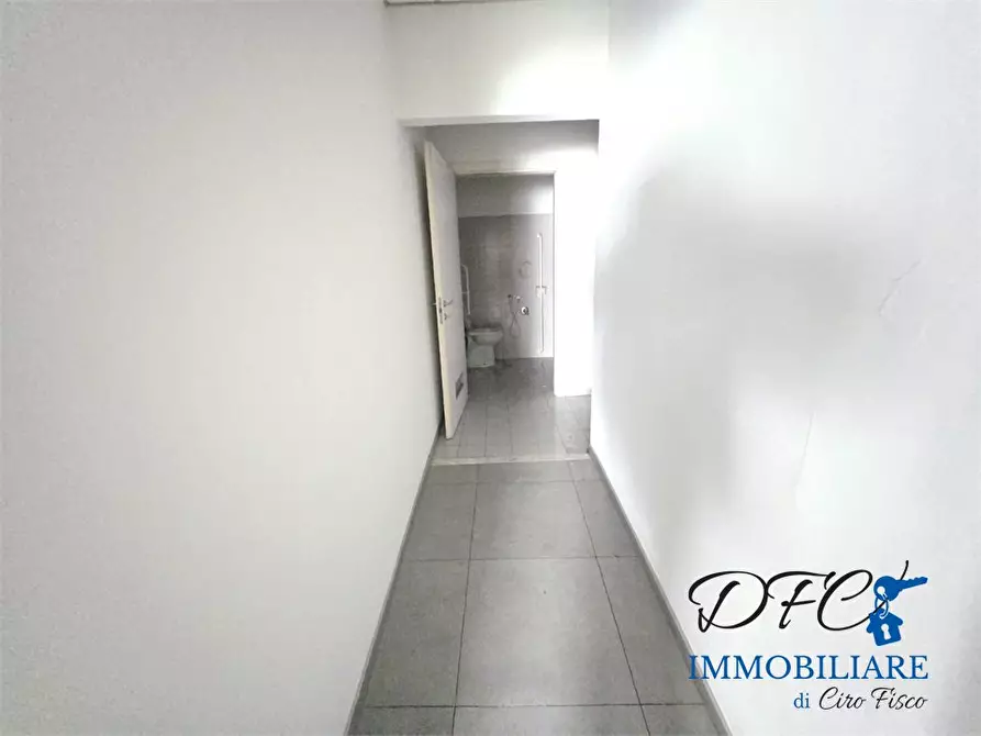 Immagine 10 di Negozio in affitto  a Afragola