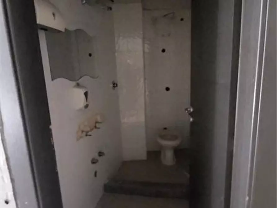 Immagine 4 di Negozio in affitto  1 a Casalnuovo Di Napoli