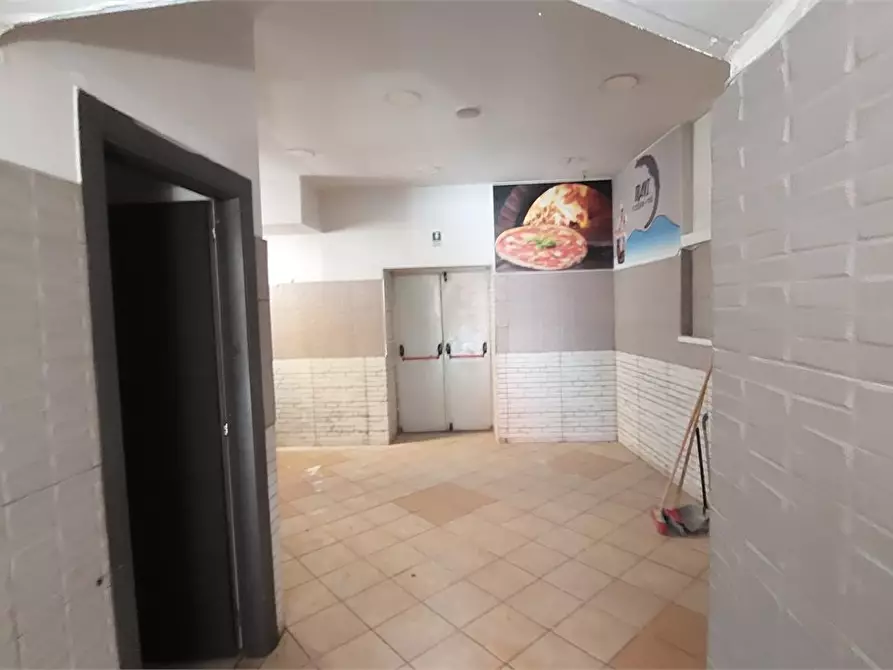 Immagine 6 di Negozio in affitto  1 a Casalnuovo Di Napoli