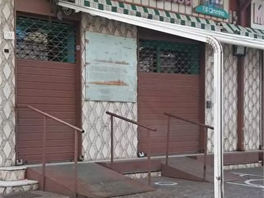 Immagine 1 di Negozio in affitto  a Crispano