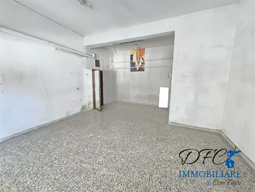Immagine 2 di Negozio in affitto  a Casavatore