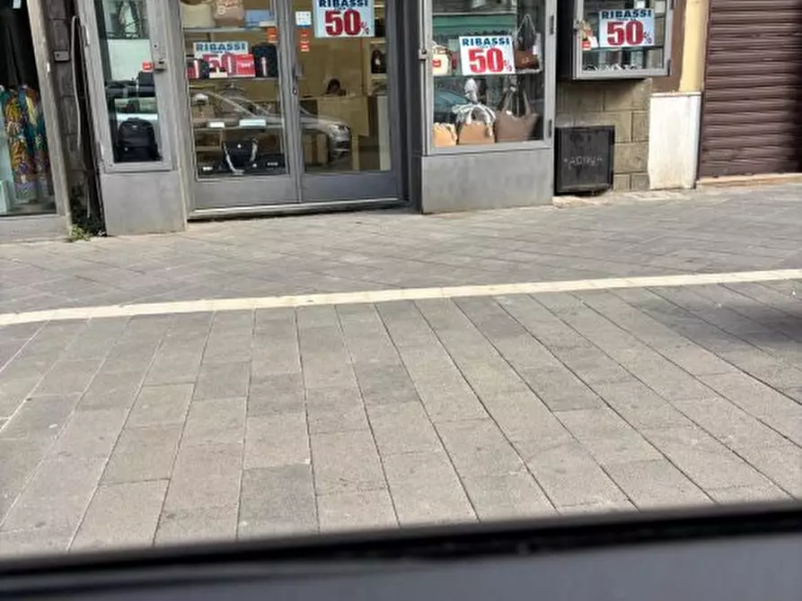 Immagine 2 di Negozio in affitto  465 a Casalnuovo Di Napoli